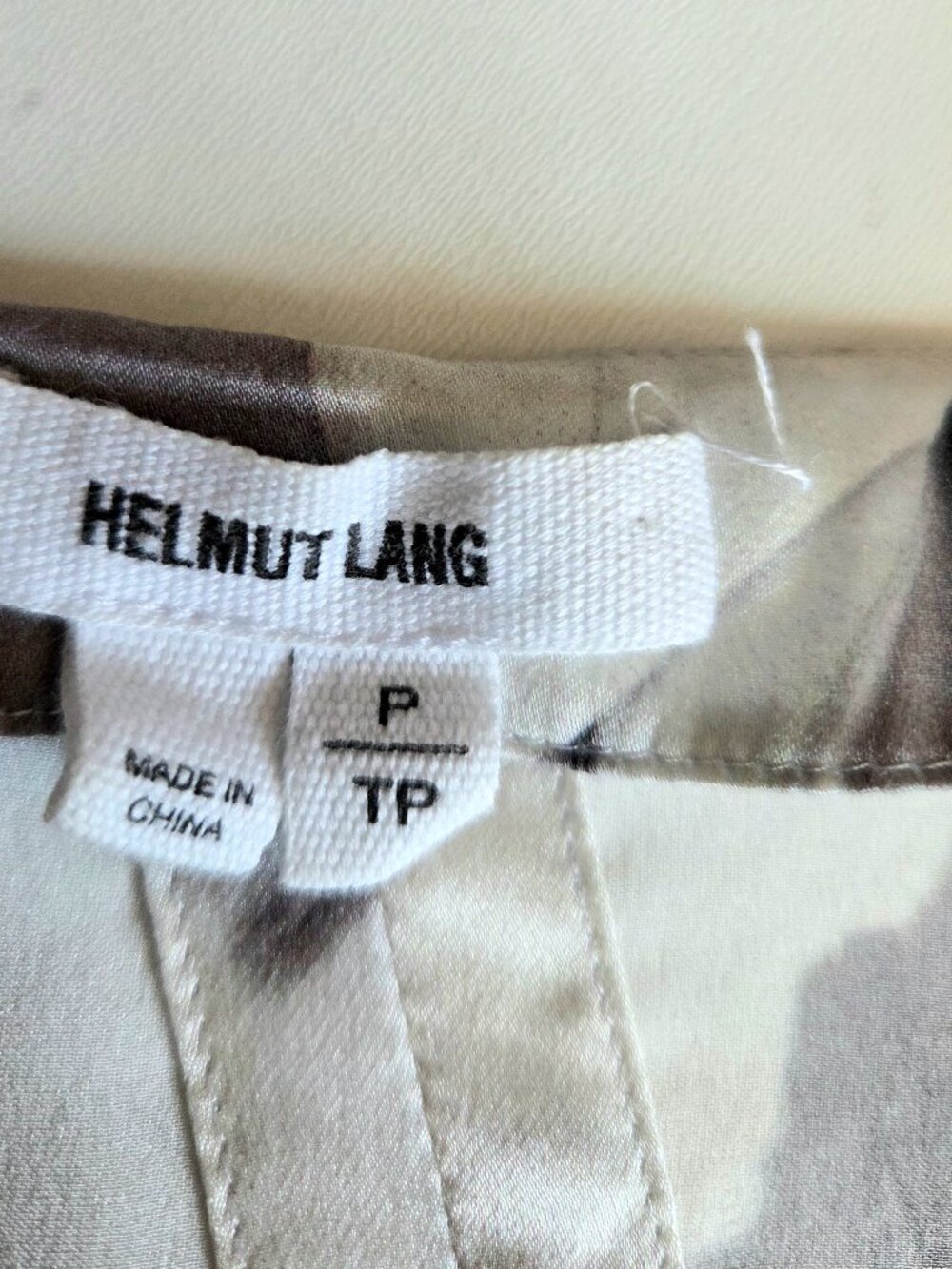 Helmut Lang 100% Silk Abstract Design Black White V-Neck Sleeveless Top AS IS - Picture 4 of 8